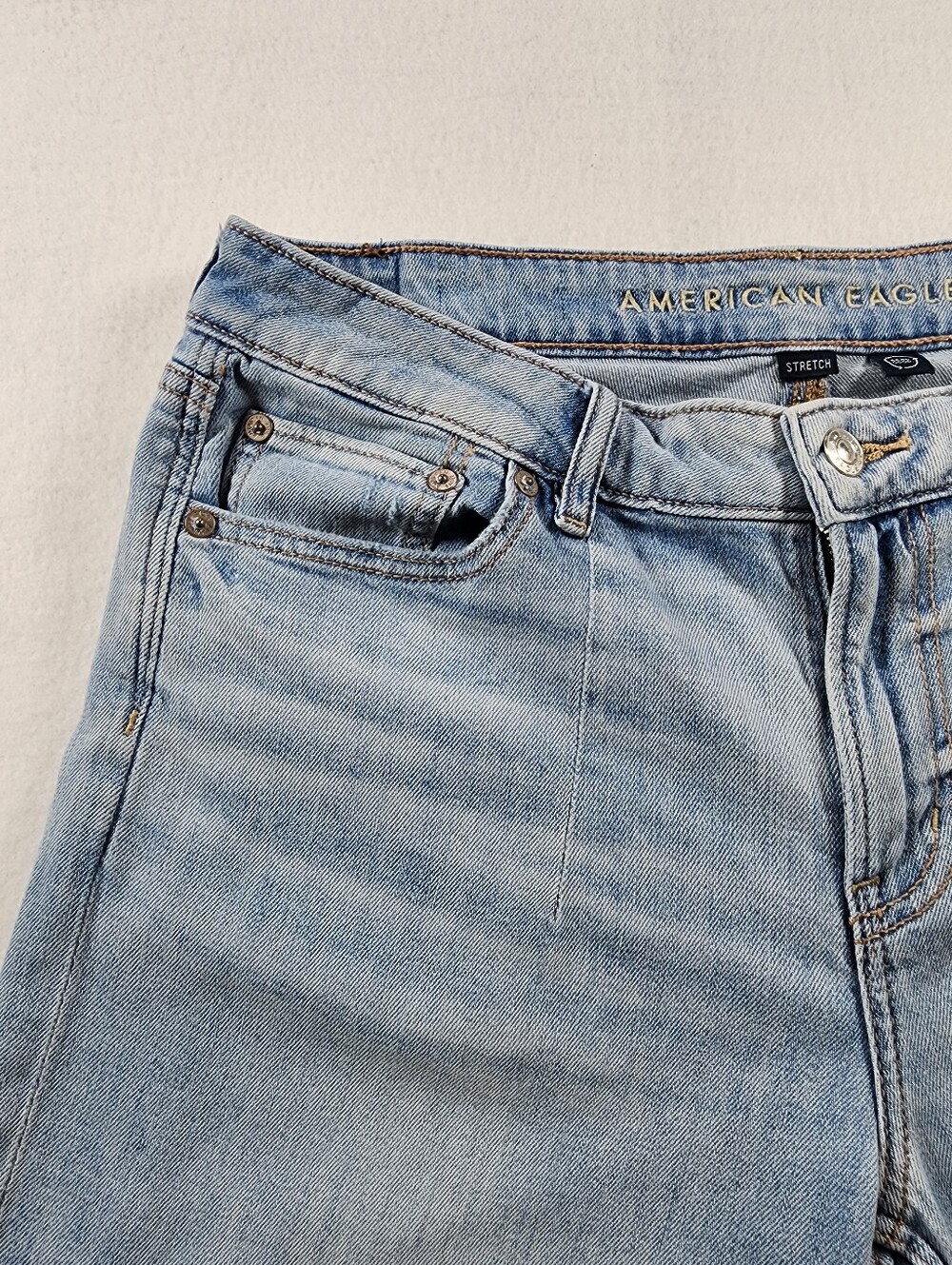 American Eagle Baggy Wide Leg Jeans Low Rise Raw Hem Light Wash Size 4 - Picture 8 of 12